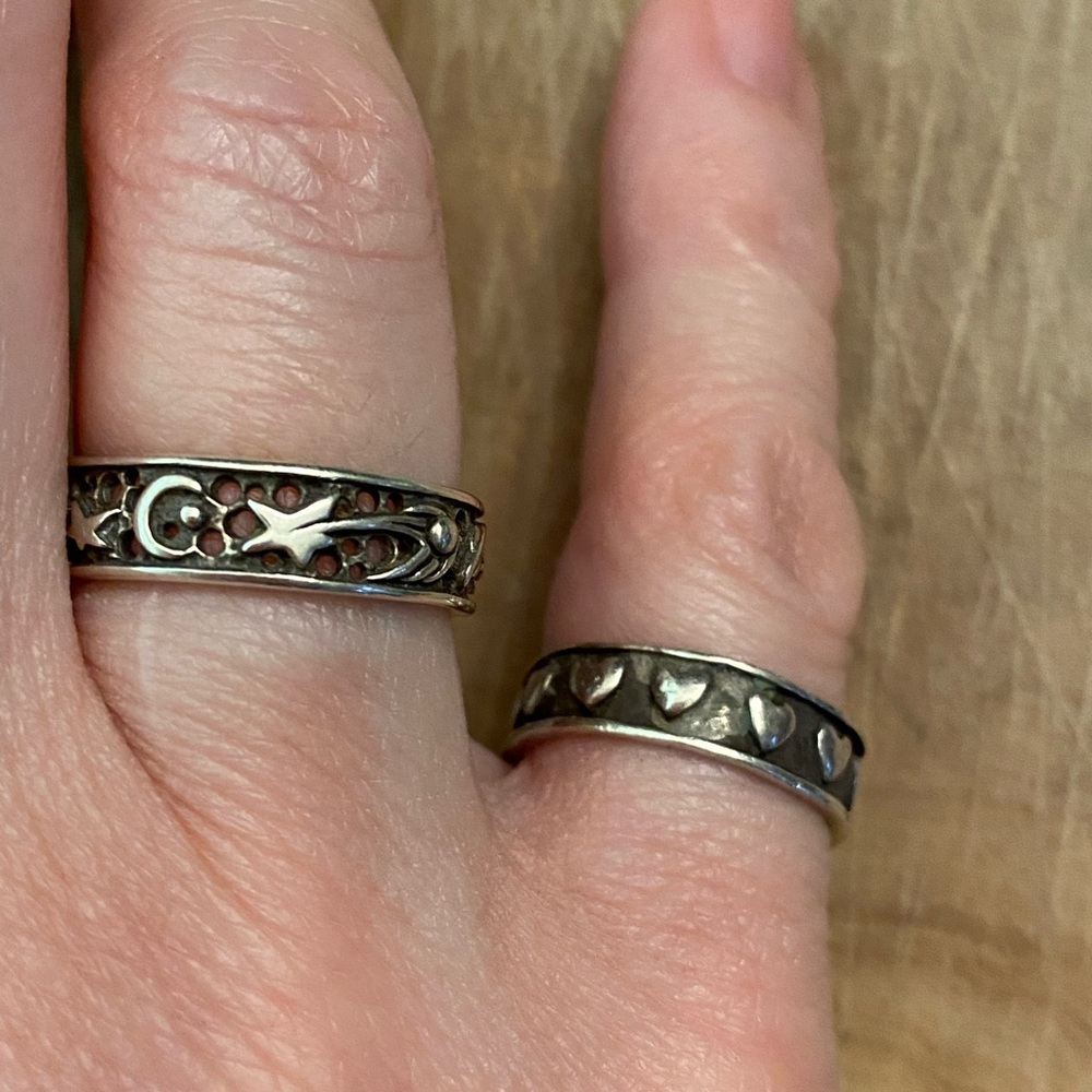 Two Vintage 925 silver rings – hearts and stars - Picture 7 of 9
